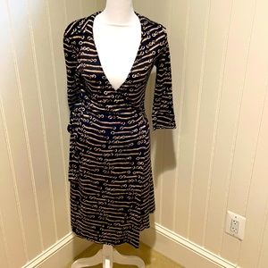 DIANE von FURSTENBERG classic wrap dress Size 6